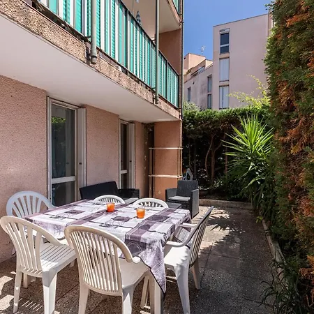 Familial Avec Jardin Ensoleille Dans La Cite Des Potiers