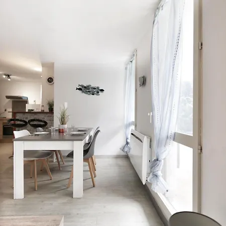 Familial Avec Jardin Ensoleille Dans La Cite Des Potiers *